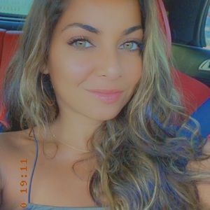 Meet your Posher, Mia